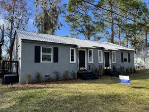 Building Photo - Renovated 2 Bedroom Jacksonville Heights D...