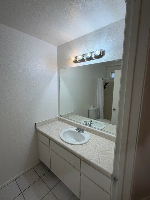 Building Photo - 804 Niles Ct