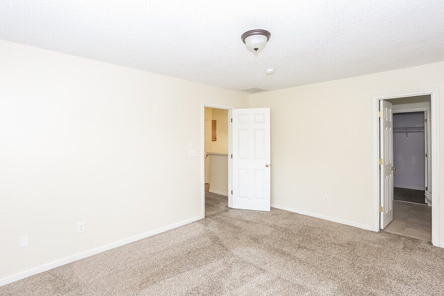 Building Photo - 1056 Meadowbrook Ln SW