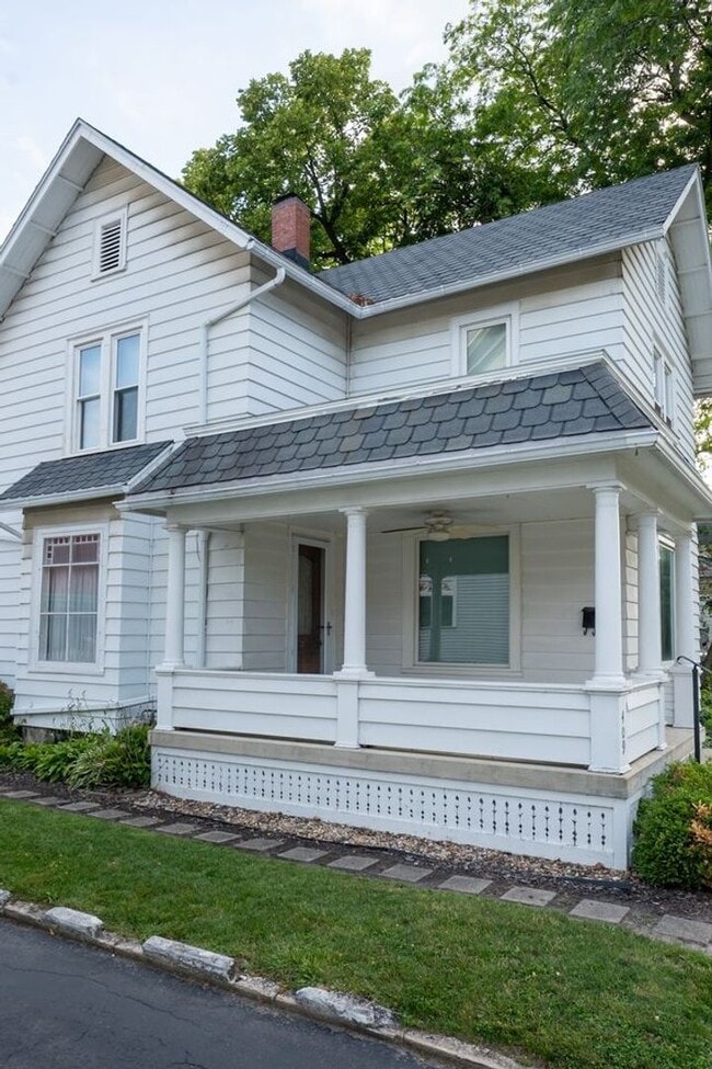 Building Photo - Beautiful home on West Wooster in Bowling Green
