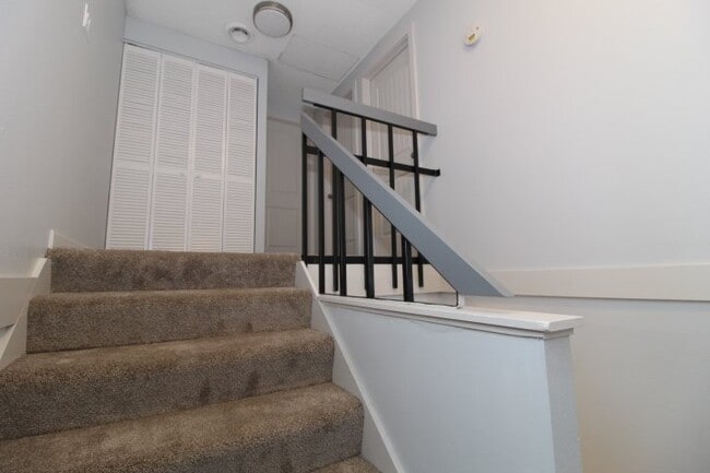 Building Photo - Charming 3 Bedroom Rental in Kirkland, WA ...