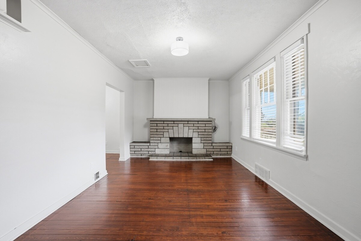 Building Photo - 107 Catskill Ave