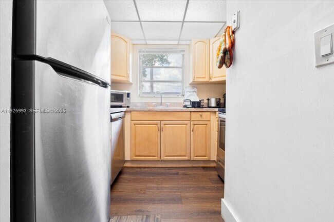 Building Photo - 8105 Lagos De Campo Blvd