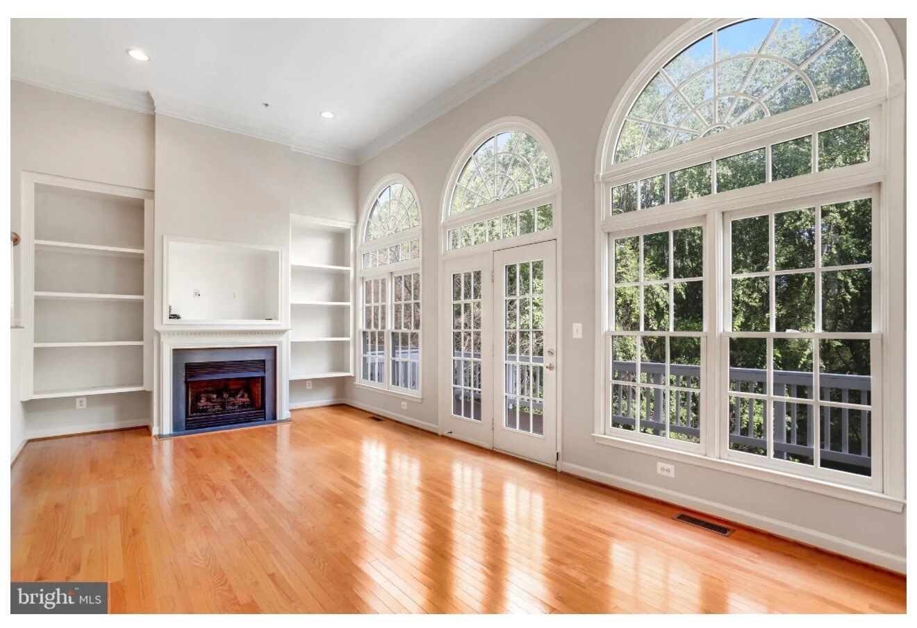 Building Photo - 213 Oak Knoll Ter