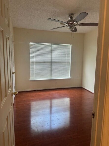 Building Photo - 9914 Cedaredge Dr