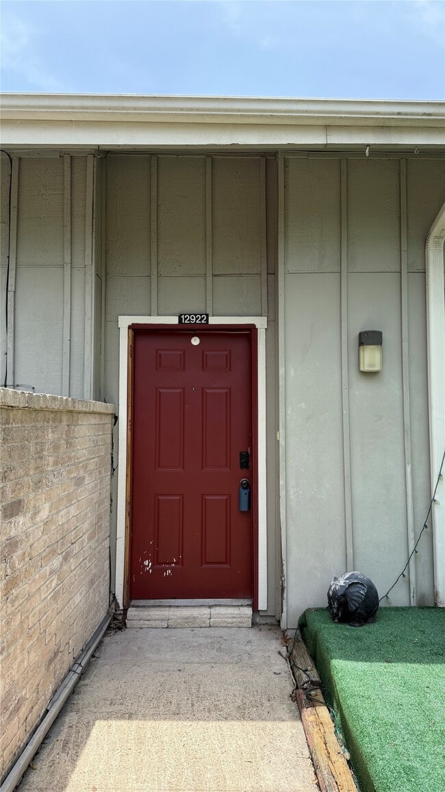 Building Photo - 12922 Wirevine Ln