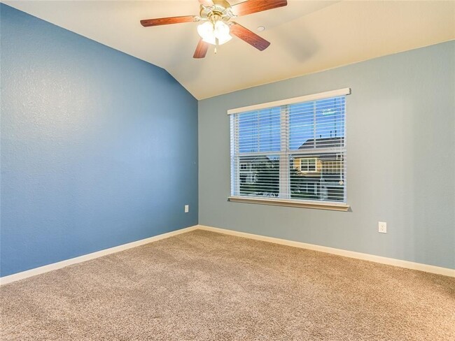Building Photo - 1620 Bryant Dr
