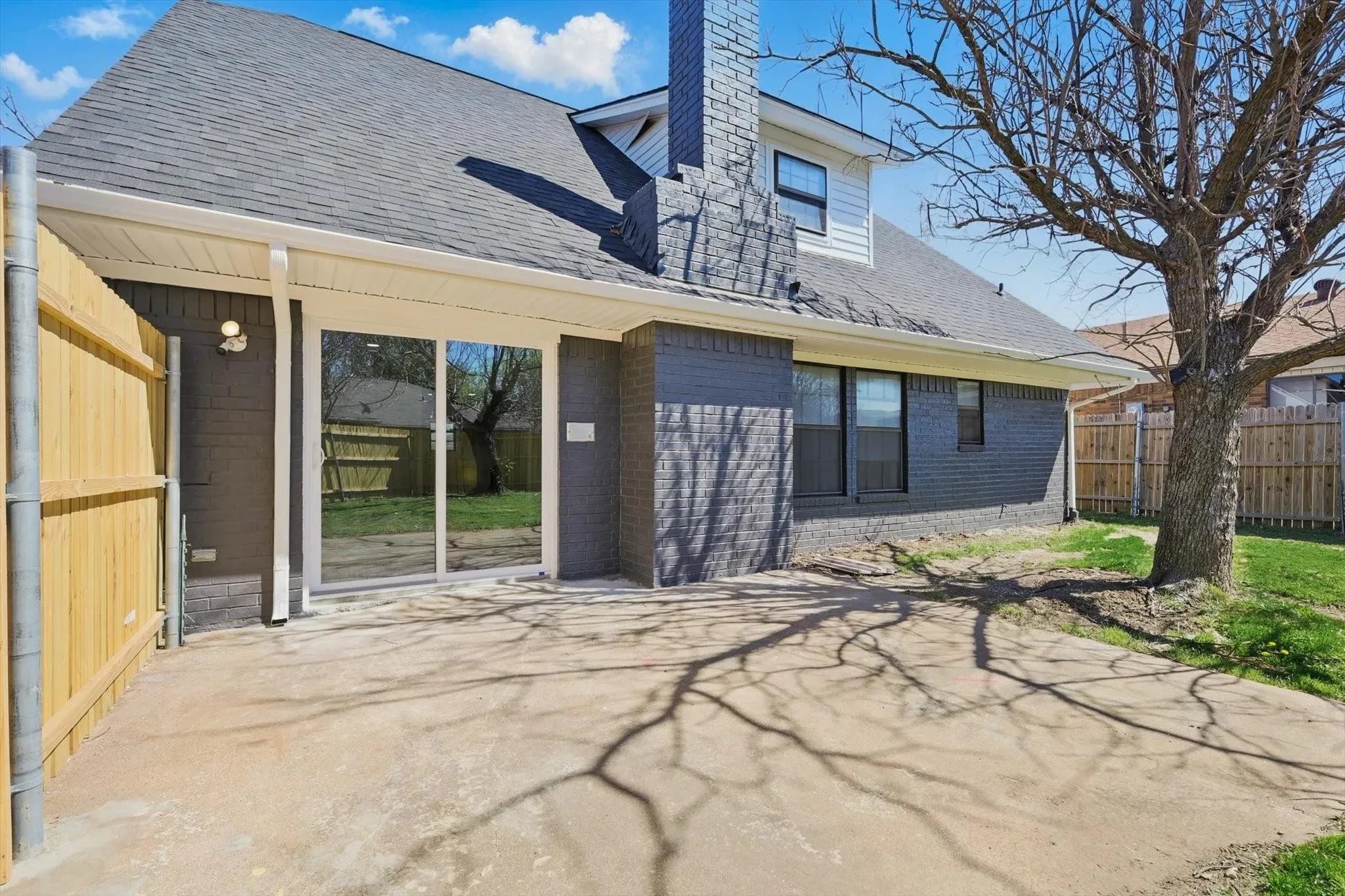 Building Photo - 1912 Sierra Dr