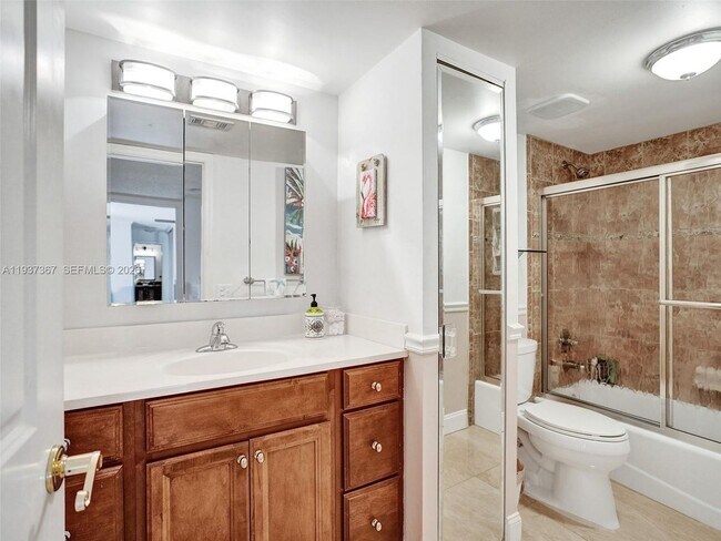 Building Photo - 11861 SW 9th Manor