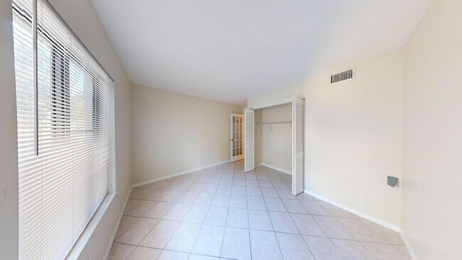 Building Photo - 1015 Green Pine Blvd