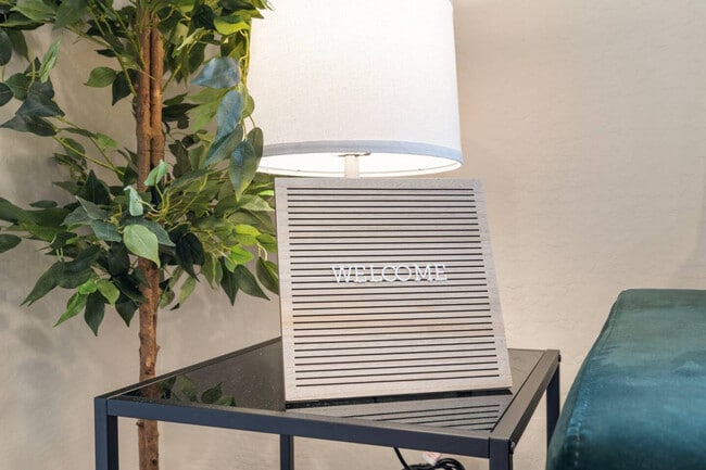 Building Photo - 16601 N Parkview Pl