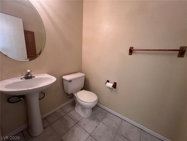 Building Photo - 3440 Middle View Dr