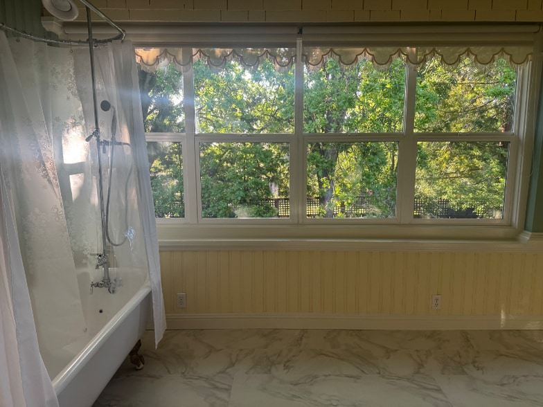 Building Photo - 199 Saranap Ave