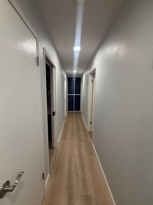 Building Photo - Stunning 4 bedroom, 2 bathroom with a Pool and Solar