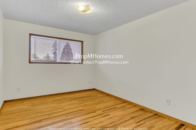 Building Photo - Charming Two Bedroom Unit in Mt Tabor!