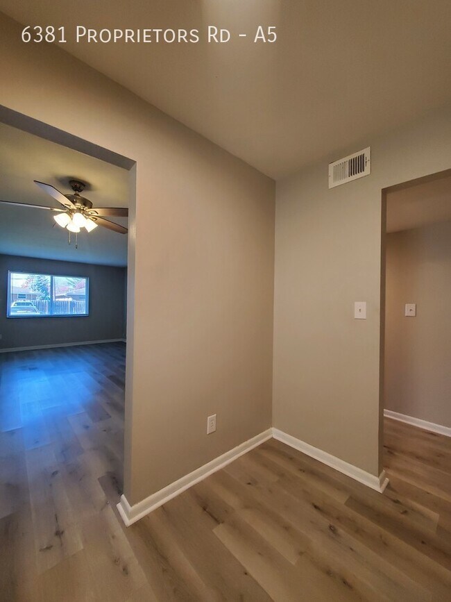 Building Photo - 3 Bedroom 2 Bath Apartment in Worthington