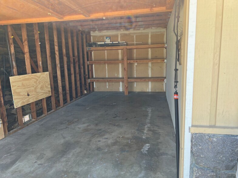 garage - 4632 Rishell Ct