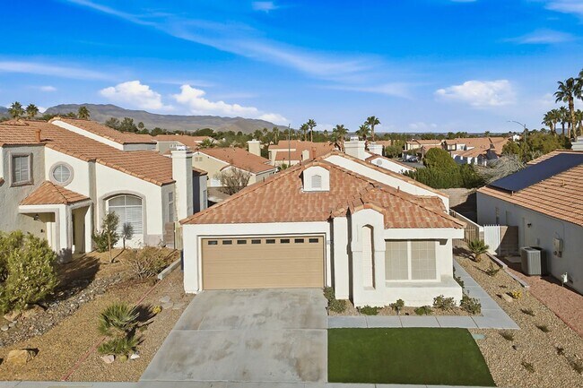 Building Photo - STUNNING DESERT SHORES MINUTES FROM THE LAKES!!!