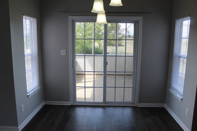 Building Photo - Now Available! Spacious 3 BR in Avon Schools