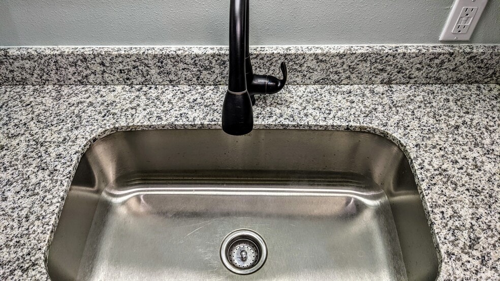 Building Photo - 919 Hendricks Ave