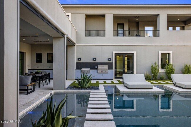 Building Photo - 10110 E Siesta Ln