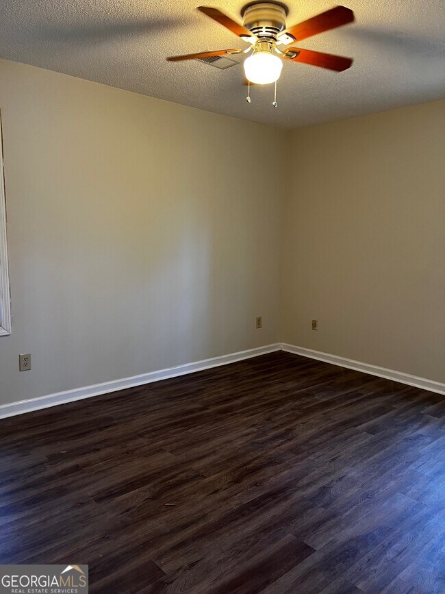 Building Photo - 420 N Elizabeth Ln