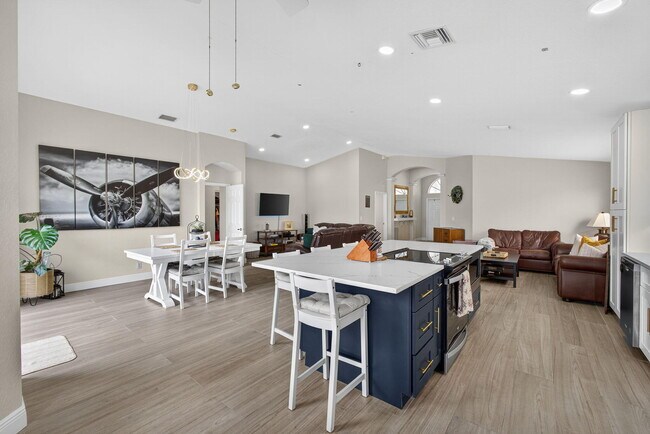 Building Photo - 15155 Newquay Ct