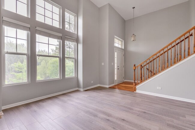 Building Photo - 660 Grosvenor Ln