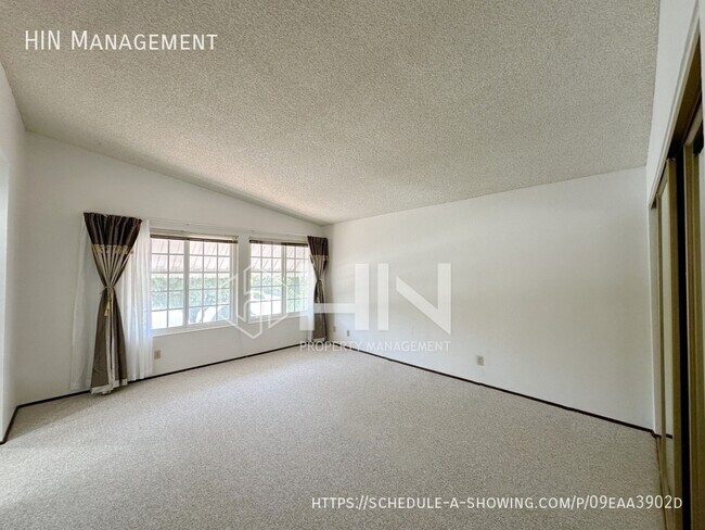 Building Photo - 43000 Noria Rd