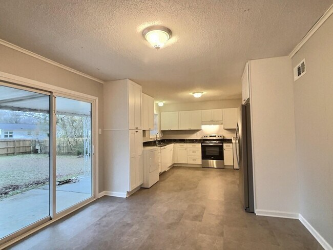 Building Photo - 955 Poplar Leaf Rd