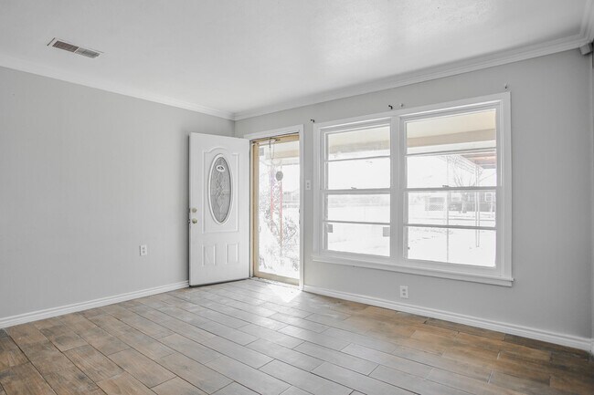 Building Photo - 2641 E Baylor St