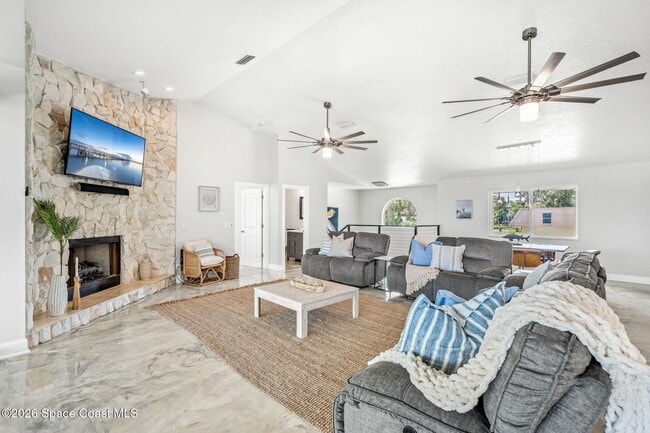 Building Photo - 100 Bonita St