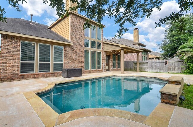 Building Photo - 28722 Maple Red Dr