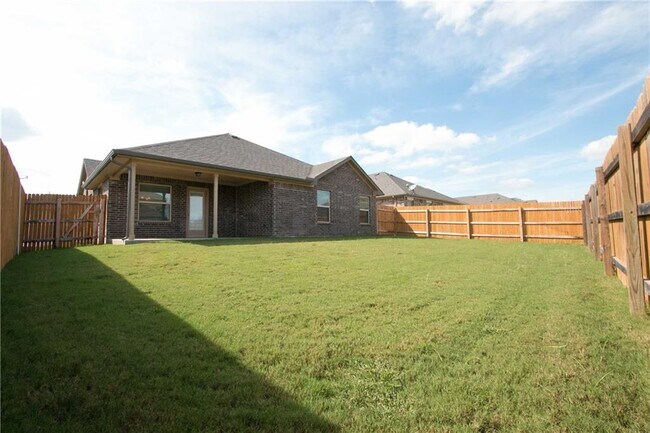Building Photo - 624 Carly Ann Ln