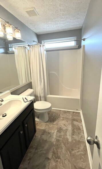 Building Photo - 645 Declaration Ct