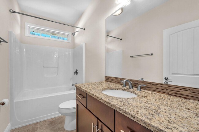 Building Photo - Stunning 4 Bedroom in PRIME Location!!  South of I-10!!