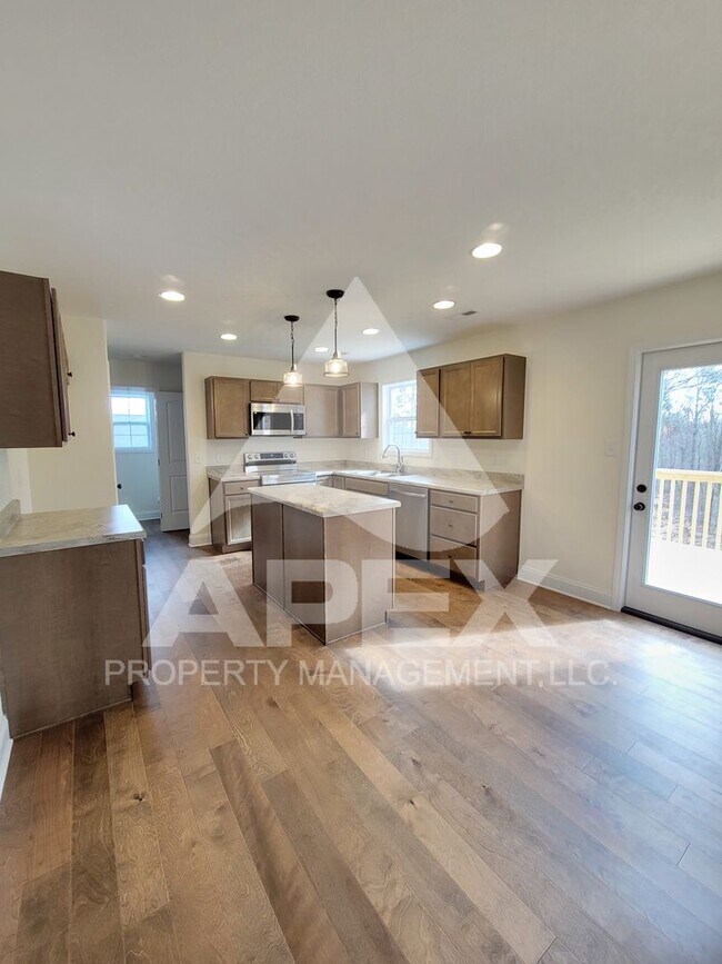 Building Photo - Beautiful  4 Bd 2.5 Ba Single Family home ...