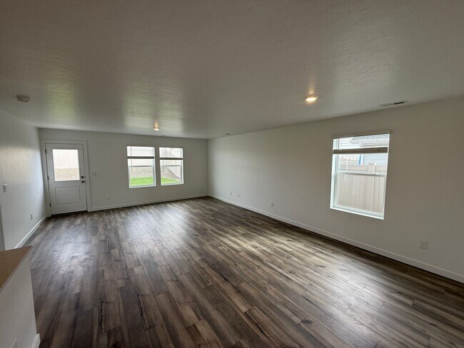 Building Photo - Beautiful 4 bed 2 Bath Home in Nampa