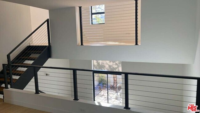 Building Photo - 800 Hampton Dr