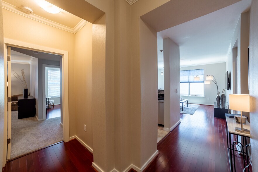 Hallway - 7342 Oak Manor Dr