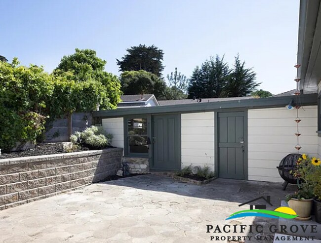 Building Photo - Charming 2-Bedroom Bungalow with Private Outdoor Space