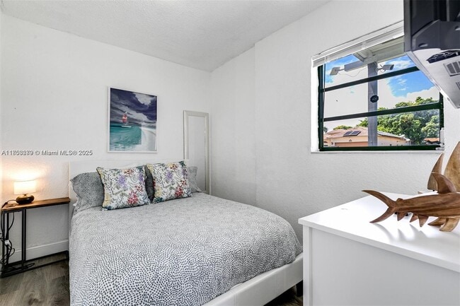 Building Photo - 4300 SW 28th St