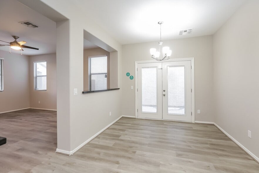 Building Photo - 7032 S 7th Ln