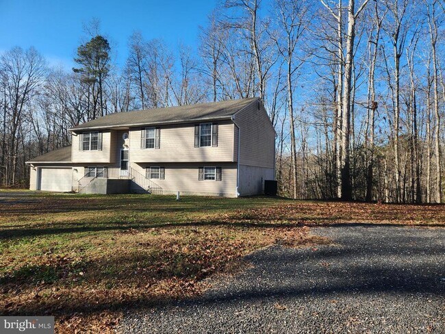 Building Photo - 37130 Mowry Ln