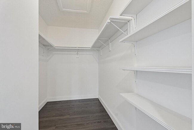 Building Photo - 11 Poillon Ct