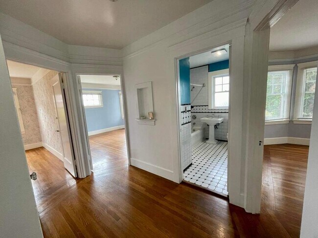 All 3 bedrooms can accommodate a king size bed - 165 Colon Ave