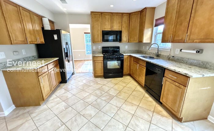 Building Photo - 4678 Pearson Dr