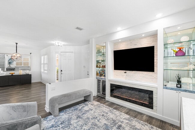 Building Photo - 8300 Calabria Lakes Drive