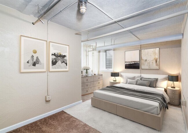 Building Photo - 975 N Washington St