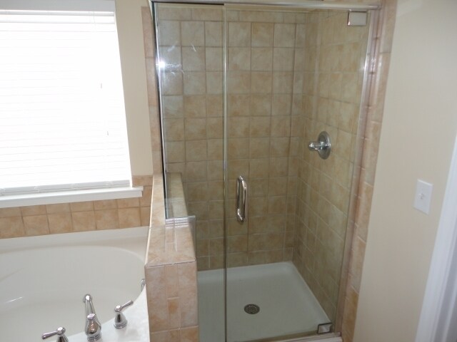 Building Photo - 204 Edgecroft Way